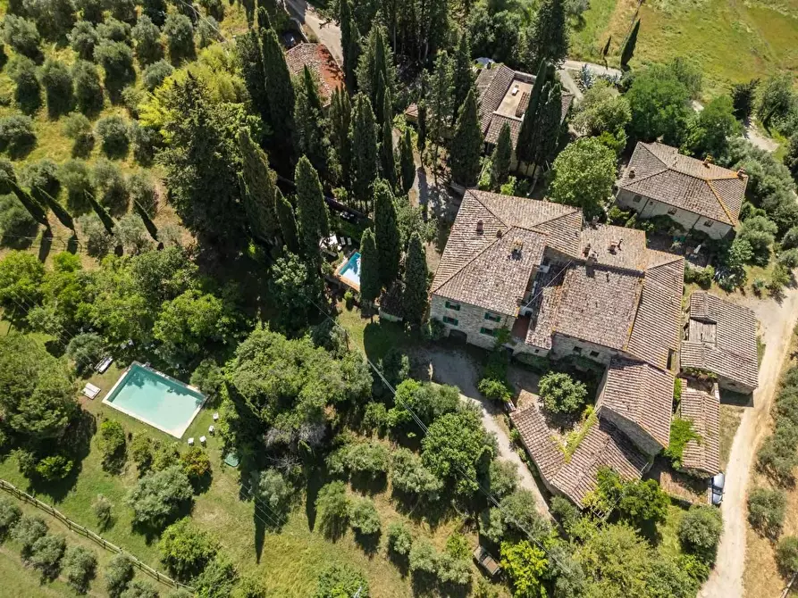 Immagine 10 di Casa colonica in vendita  a Castellina In Chianti