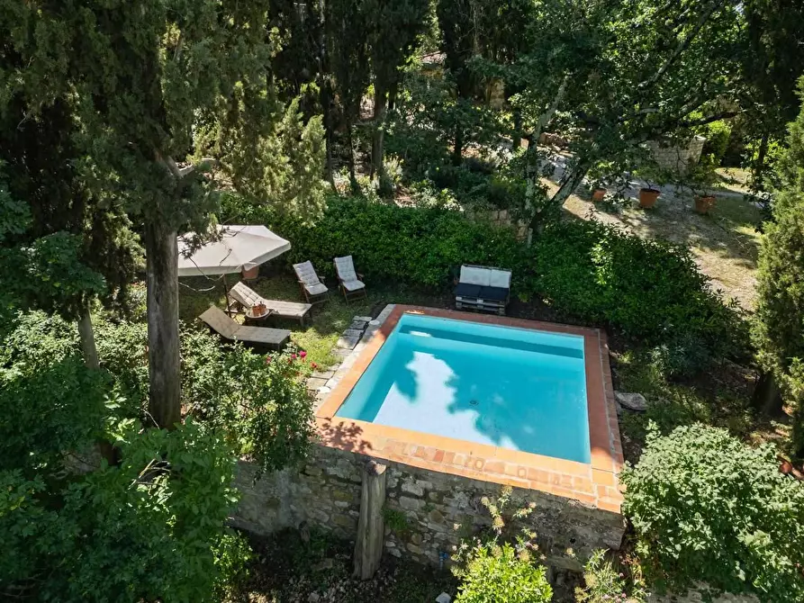 Immagine 11 di Casa colonica in vendita  a Castellina In Chianti