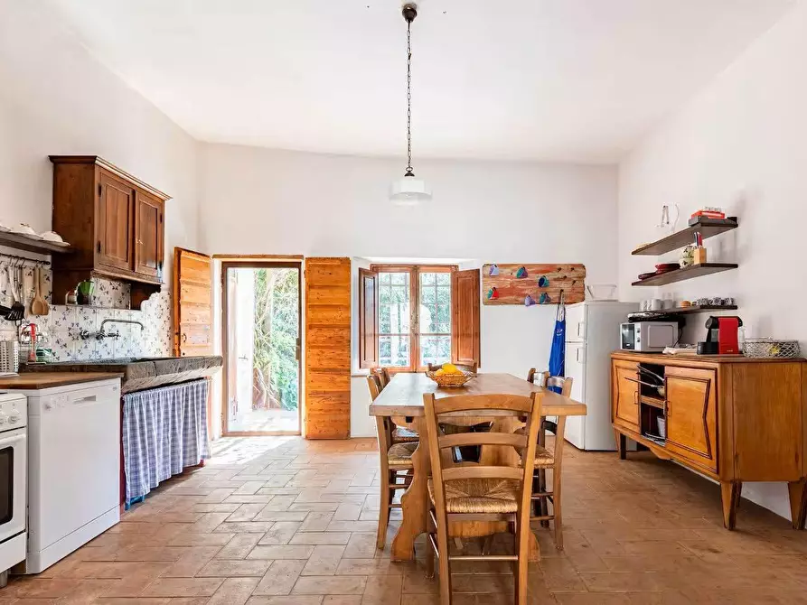 Immagine 36 di Casa colonica in vendita  a Castellina In Chianti