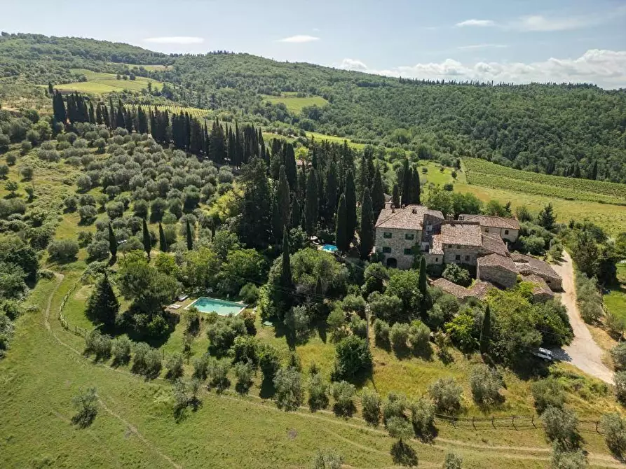 Immagine 2 di Casa colonica in vendita  a Castellina In Chianti