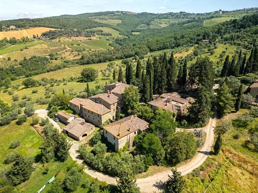Immagine 1 di Casa colonica in vendita  a Castellina In Chianti