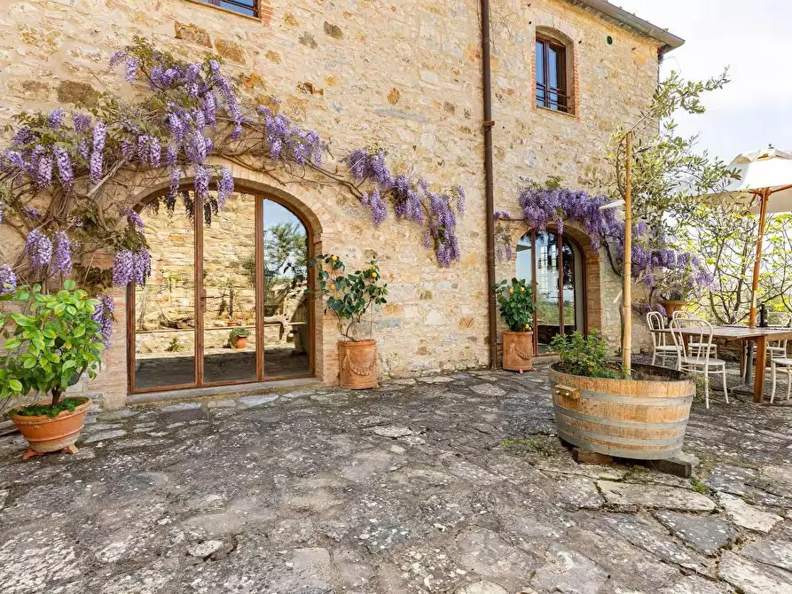 Immagine 40 di Casa colonica in vendita  a Castellina In Chianti