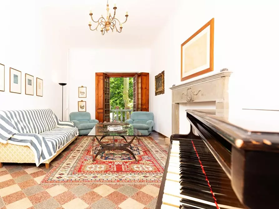 Immagine 23 di Casa colonica in vendita  a Castellina In Chianti
