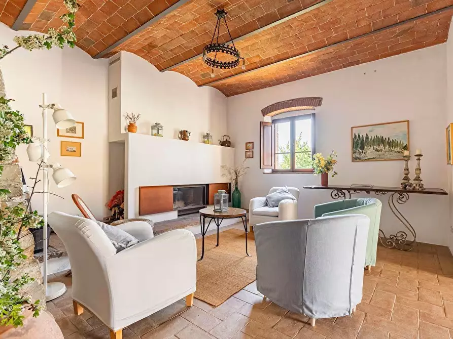 Immagine 34 di Casa colonica in vendita  a Castellina In Chianti