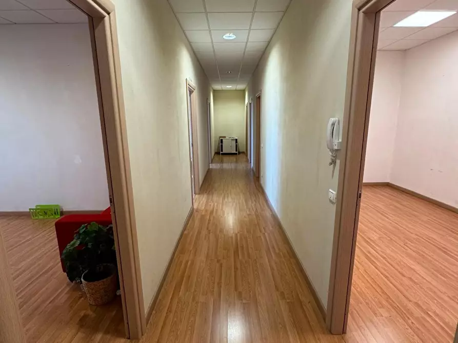 Immagine 10 di Ufficio in affitto  a San Giuliano Terme