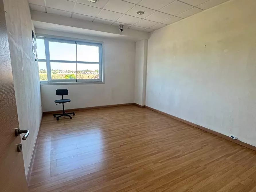 Immagine 4 di Ufficio in affitto  a San Giuliano Terme