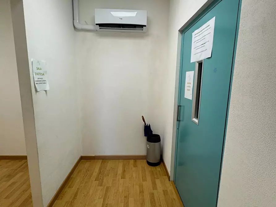 Immagine 9 di Ufficio in affitto  a San Giuliano Terme