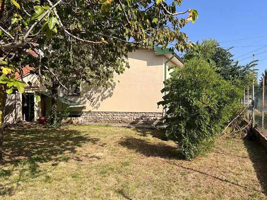 Immagine 1 di Casa indipendente in vendita  a Seravezza