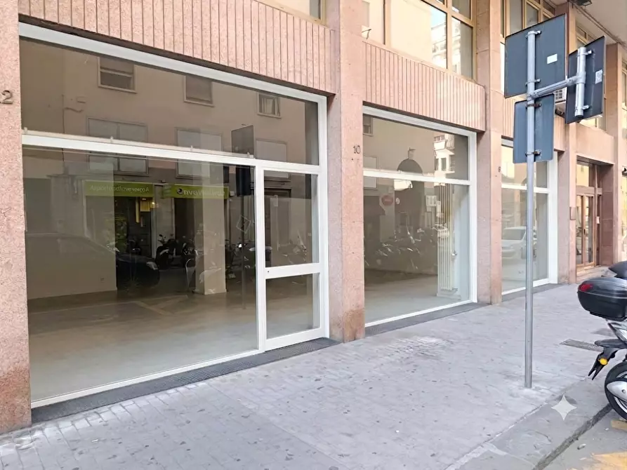 Immagine 8 di Locale commerciale in vendita  a Livorno