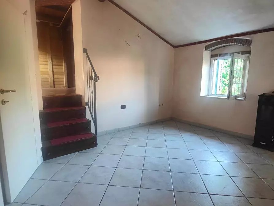 Immagine 3 di Casa trifamiliare in vendita  a Massa