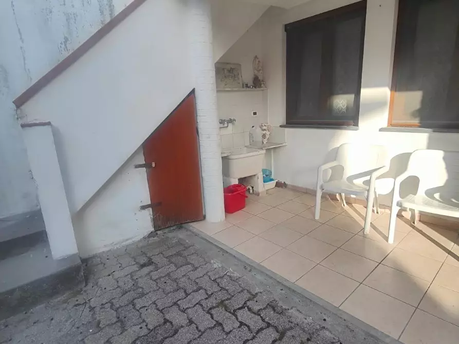 Immagine 2 di Casa trifamiliare in vendita  a Massa