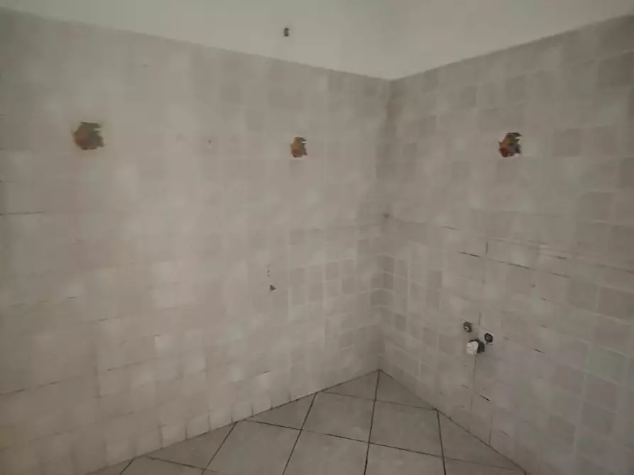 Immagine 7 di Casa trifamiliare in vendita  a Massa