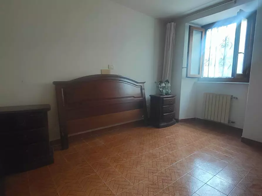 Immagine 5 di Casa trifamiliare in vendita  a Massa