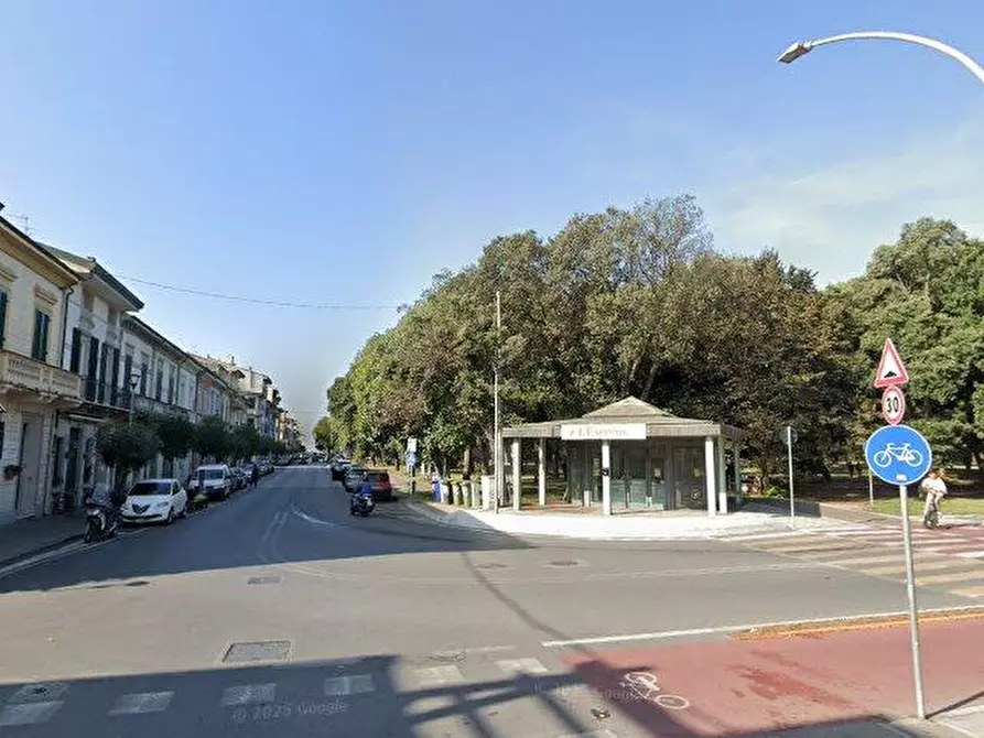 Immagine 2 di Appartamento in vendita  a Viareggio