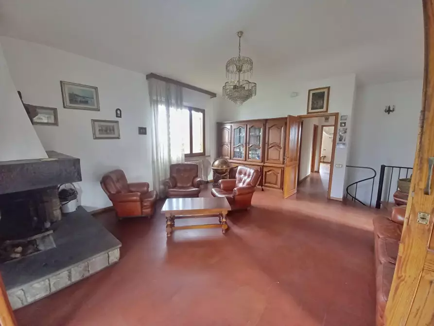 Immagine 3 di Villa in vendita  a Montaione