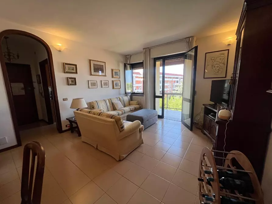 Immagine 2 di Appartamento in vendita  a Viareggio