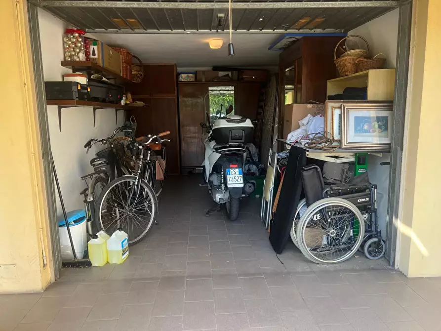 Immagine 29 di Appartamento in vendita  a Viareggio