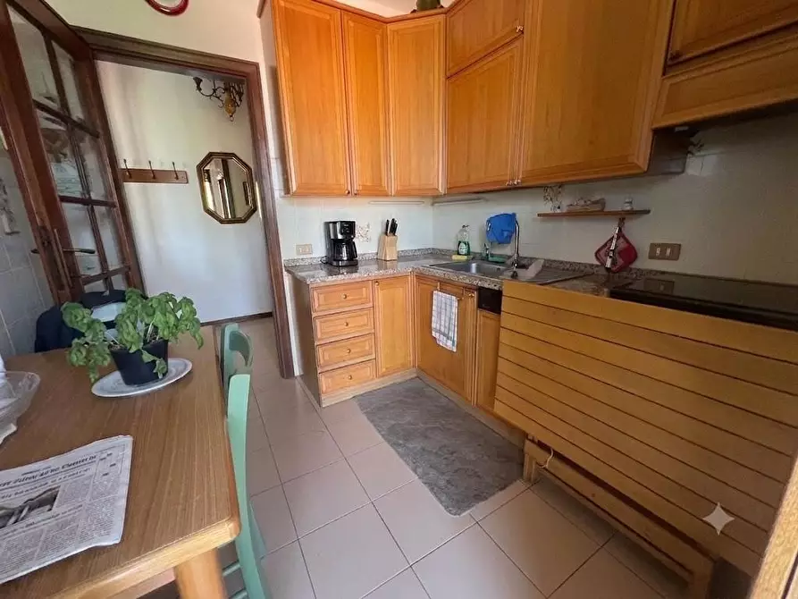 Immagine 7 di Appartamento in vendita  a Viareggio