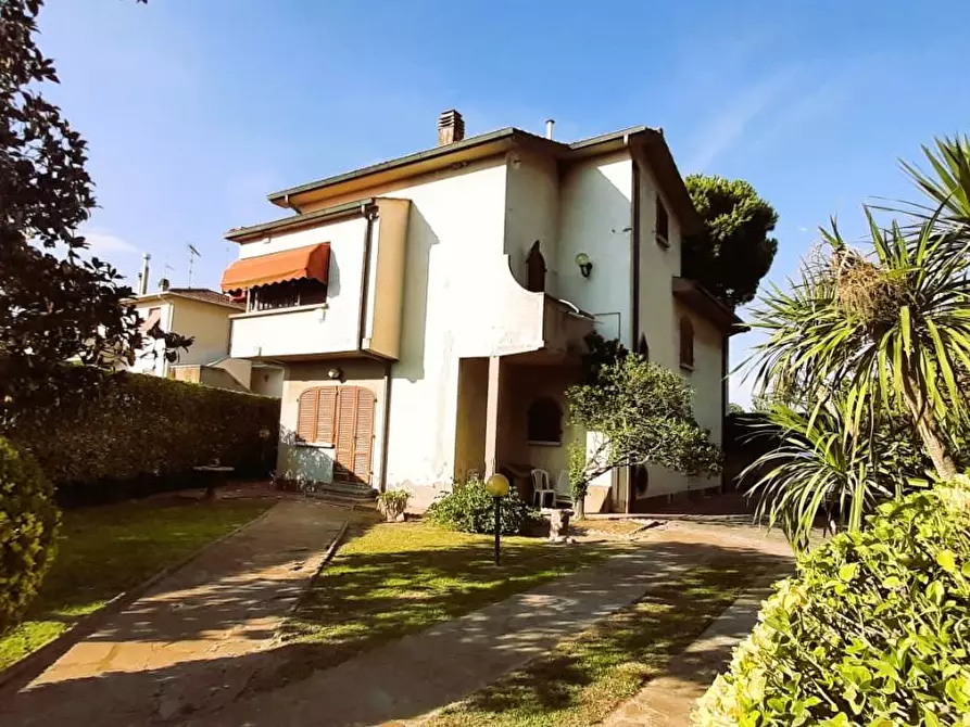 Immagine 11 di Villa in vendita  a Castellina Marittima