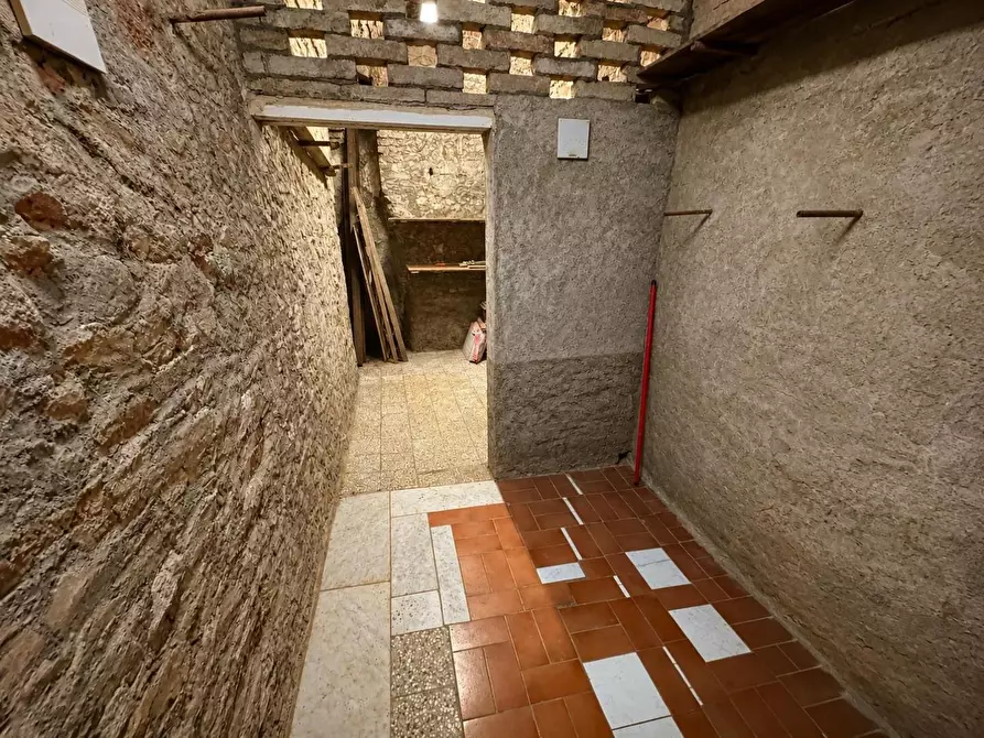 Immagine 37 di Appartamento in vendita  a Siena