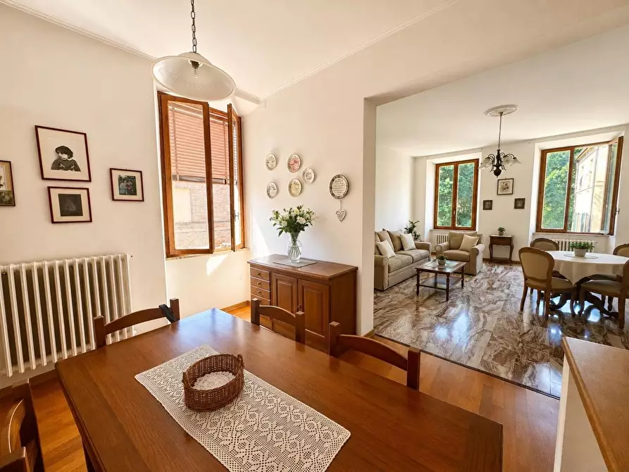 Immagine 1 di Appartamento in vendita  a Siena