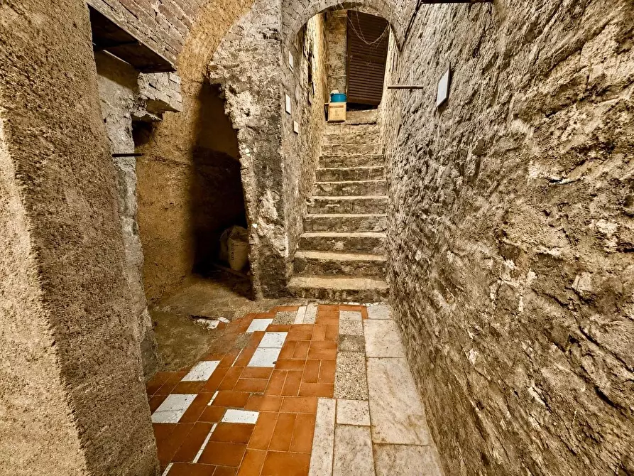 Immagine 36 di Appartamento in vendita  a Siena