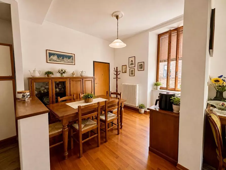 Immagine 4 di Appartamento in vendita  a Siena