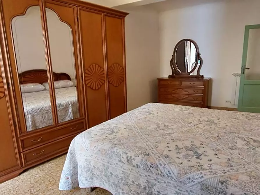 Immagine 4 di Appartamento in vendita  a Massa