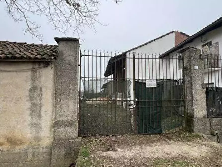 Immagine 2 di Casa colonica in vendita  a Carmagnola