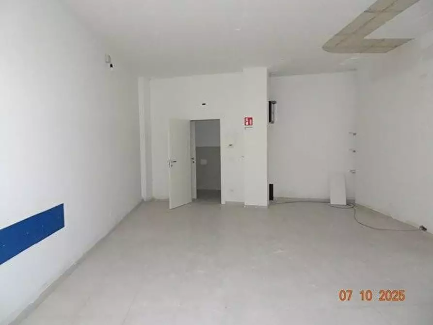 Immagine 1 di Negozio in vendita  a Rivoli
