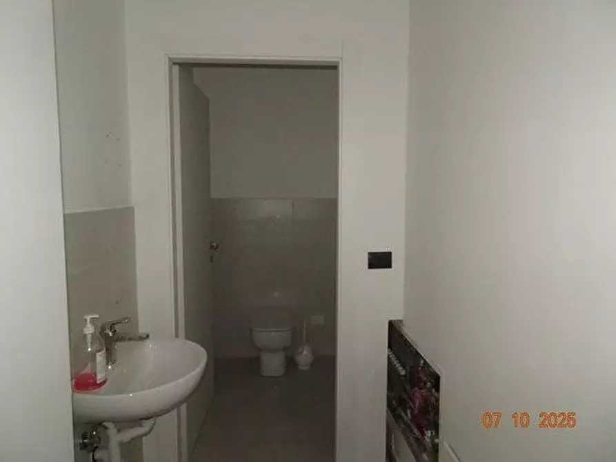 Immagine 4 di Negozio in vendita  a Rivoli