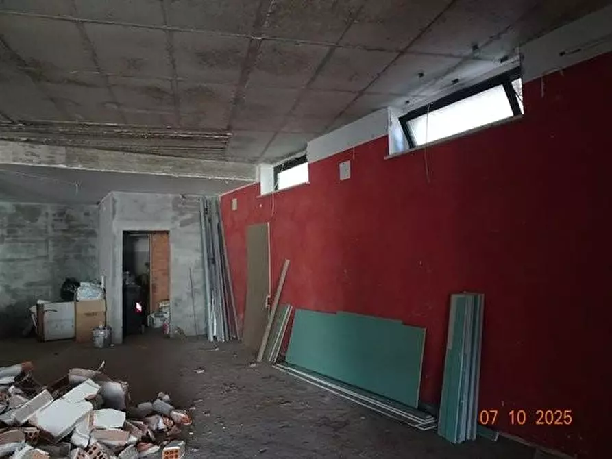 Immagine 3 di Negozio in vendita  a Rivoli