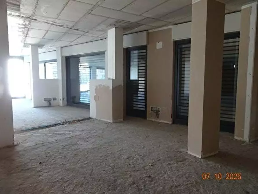 Immagine 2 di Negozio in vendita  a Rivoli