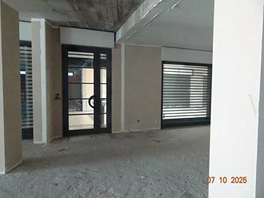 Immagine 1 di Negozio in vendita  a Rivoli