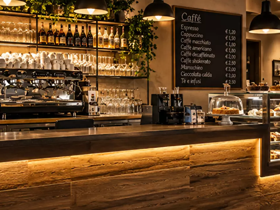 Immagine 1 di Bar / Ristorante in vendita  a Cascina
