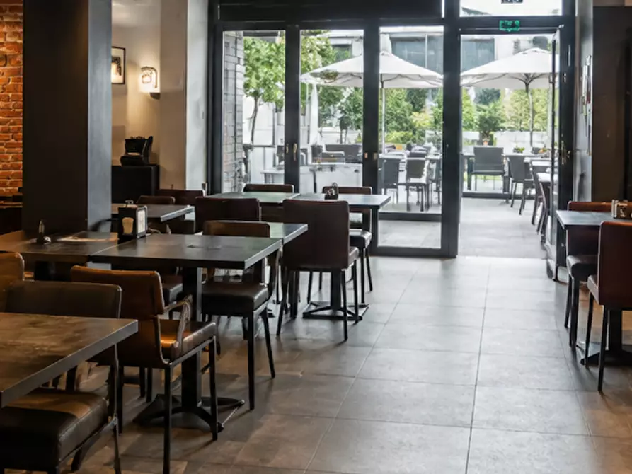 Immagine 4 di Bar / Ristorante in vendita  a Cascina