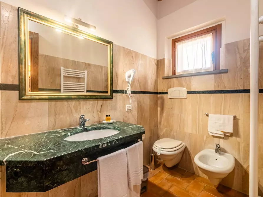 Immagine 39 di Casa colonica in vendita  a Casole D'elsa