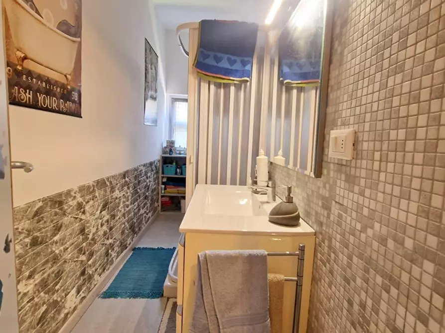 Immagine 18 di Casa indipendente in vendita  a Carrara