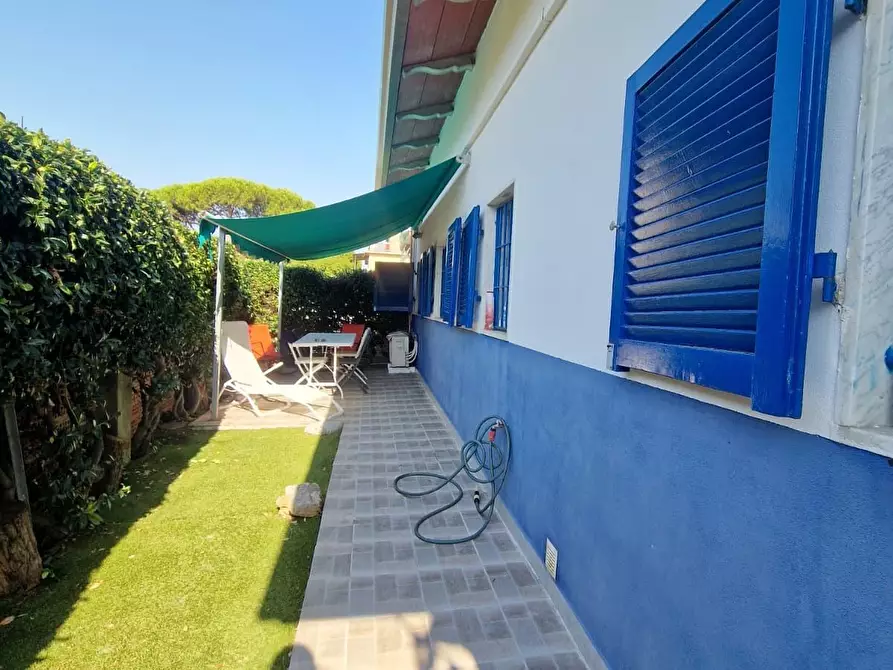Immagine 4 di Casa indipendente in vendita  a Carrara