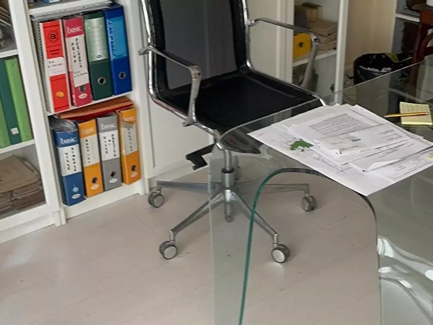 Immagine 7 di Garage in vendita  a Lucca