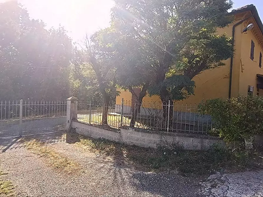 Immagine 1 di Casa colonica in vendita  a Gambassi Terme