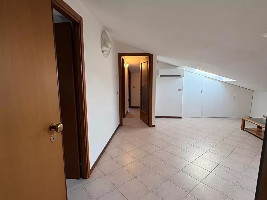 Immagine 2 di Appartamento in affitto  a Sarzana