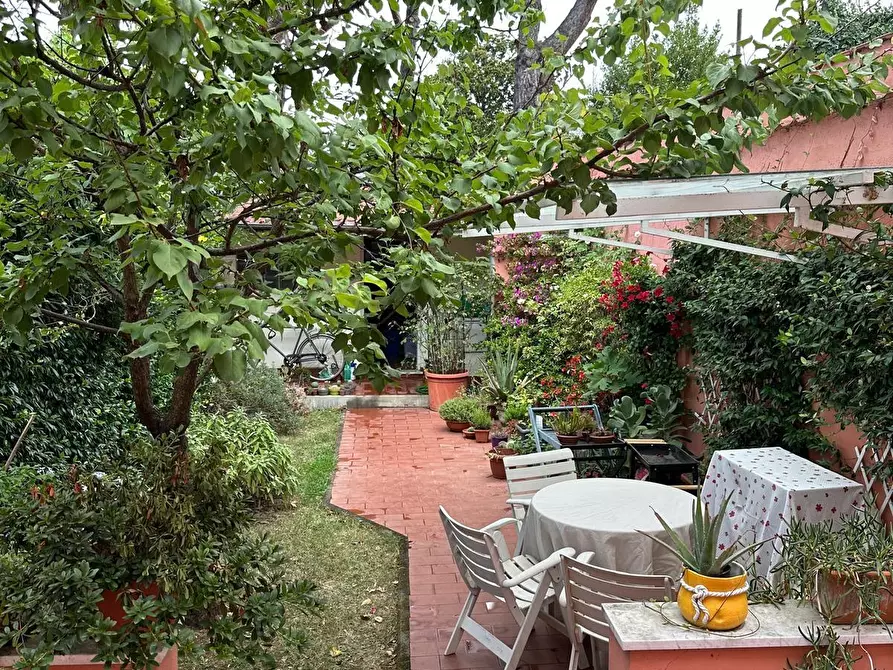Immagine 15 di Terratetto in affitto  a Carrara