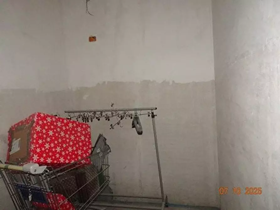 Immagine 4 di Negozio in vendita  a Rivoli