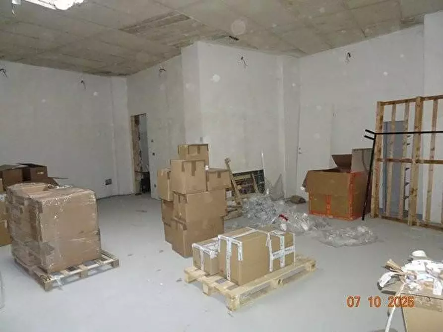 Immagine 1 di Negozio in vendita  a Rivoli