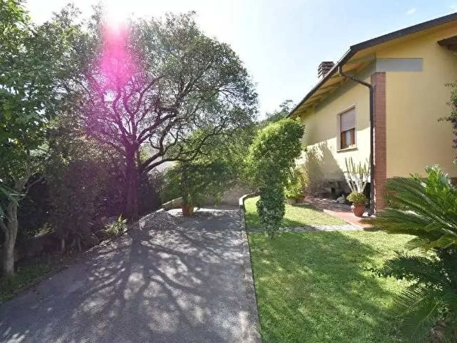 Immagine 13 di Villa in vendita  a Seravezza