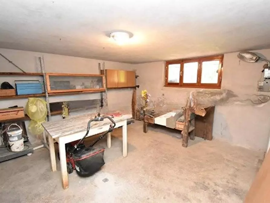 Immagine 11 di Villa in vendita  a Seravezza