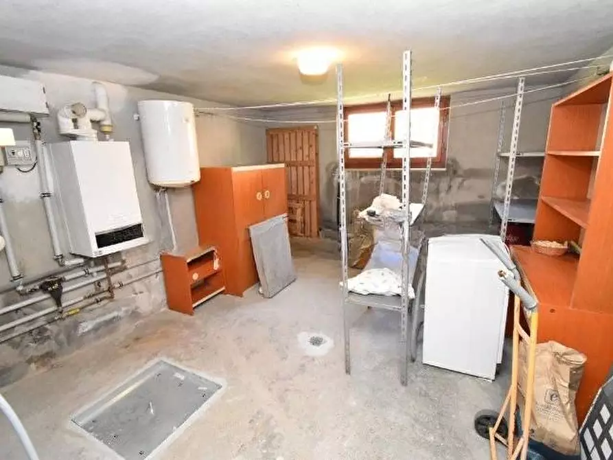 Immagine 10 di Villa in vendita  a Seravezza