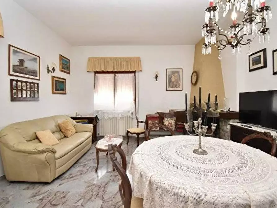 Immagine 3 di Villa in vendita  a Seravezza