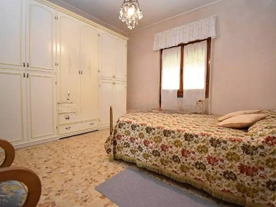 Immagine 6 di Villa in vendita  a Seravezza
